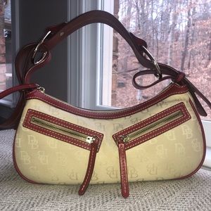 Trendy Dooney & Bourke Hand Bag